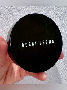 Like New Bobbi Brown Sheer Finish Loose Powder in Soft Sand